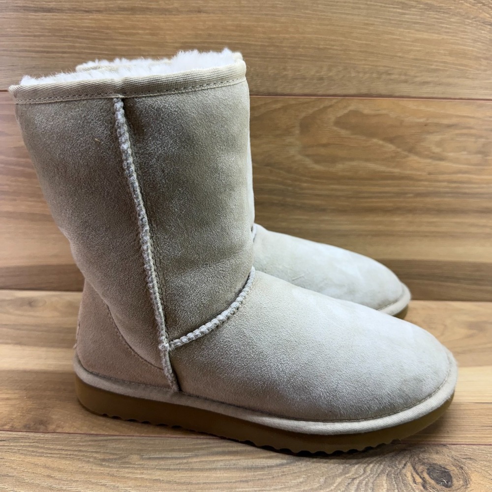 UGG Classic Short Boots Womens 7 Suede Beige Cream Shearling Sherpa Lined